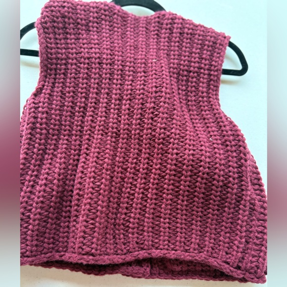 NWT Elegant Knit Vest with Gold Buttons Accents. One Size. Fits S through L. - Picture 5 of 5